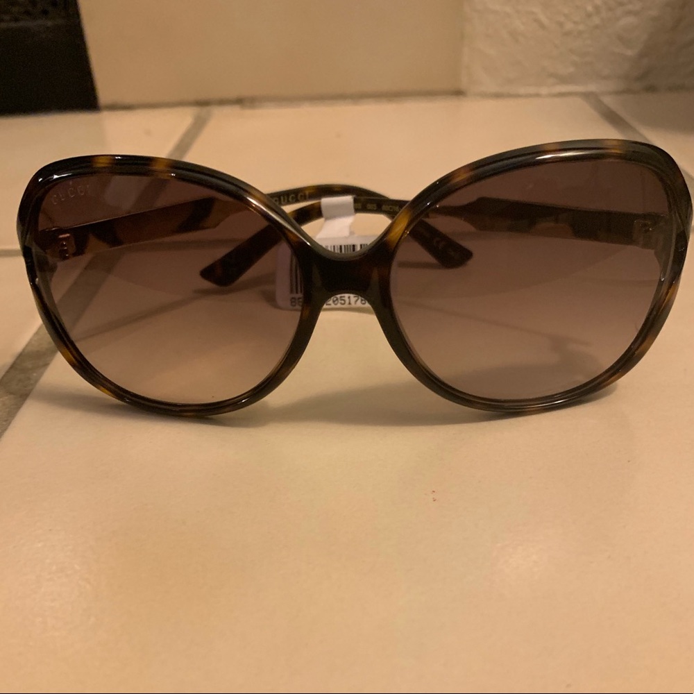 (SOLD) (SOLD)New Gucci Shades